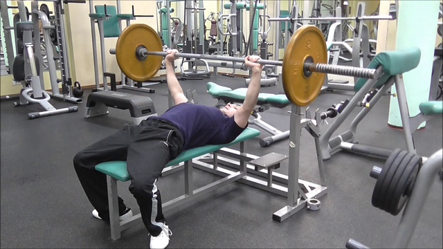 техника жима лежа, как правильно делать жим лежа, горизонтальный жим лежа, упражнения для груди, смотреть онлайн
