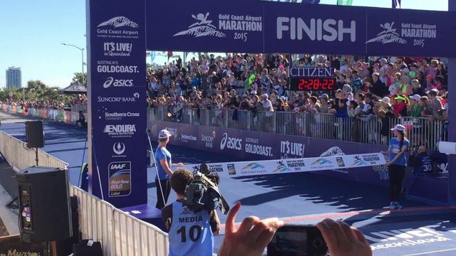 竹中選手ゴールドコーストマラソン優勝ゴールシーン смотреть онлайн