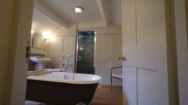 Step Into THE BEAUTY OF A QUINTESSENTIAL ENGLISH COTTAGE