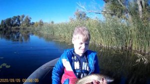 Учим детей ловить щук на спиннинг. Дети и рыбалка.