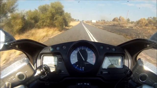 Onboard Honda CBR1100xx Blackbird and Kawazaki ZX6R in twisties смотреть онлайн