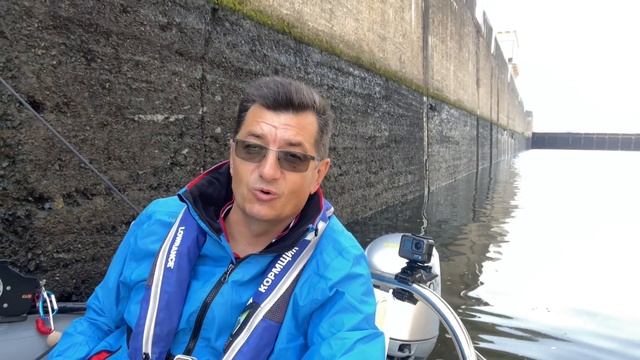 Шлюзование маломерного судна.  Катер, РИБ и моторная лодка  - проход через шлюзы канала им  Москвы