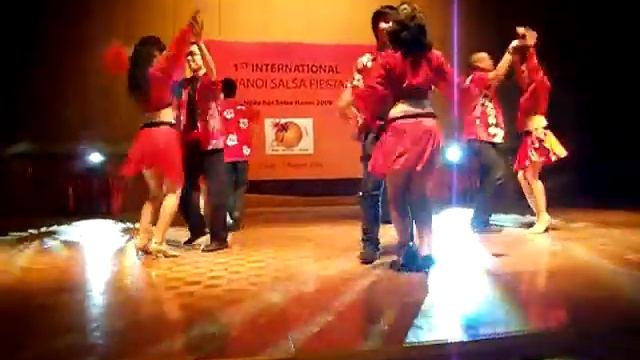 Bachata Rueda of Besame team. смотреть онлайн