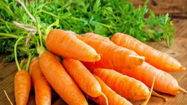 Соль при выращивании моркови, морковь на даче, морковка на грядке, подкормка моркови смотреть онлайн