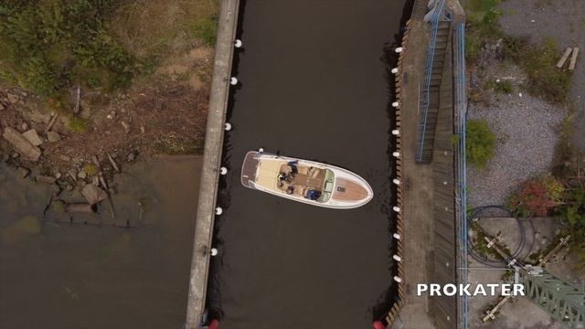 Подход к причалу и маневрирование на катере. Швартовка катера в узком пространстве. смотреть онлайн