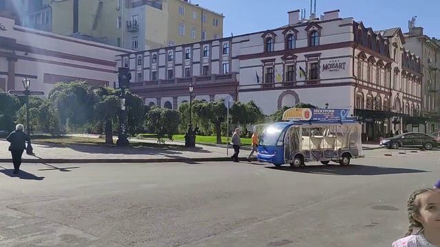 Саксофонист, воскресный день | Октябрь, 2021г. | Одесса смотреть онлайн