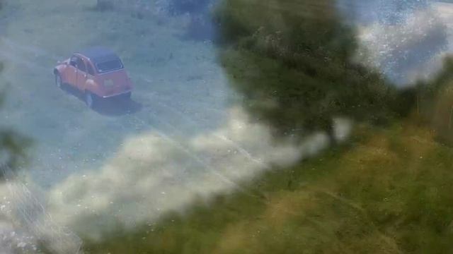 [OLD VERSION] Citroen 2cv 4x4 Caught by a drone смотреть онлайн