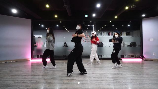 Hwa Sa (화사) - Im a B K-POP COVER DANCE SORA смотреть онлайн