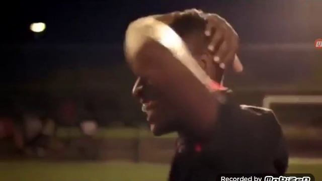 Великий Роналдиньо повторил трюк ,,УДАР В ПЕРЕКЛАДИНУ