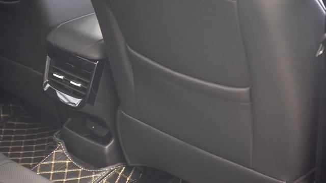 2023 Roewe i5 exterior and interior space detailed video（4K） смотреть онлайн