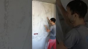 БЫСТРО. Как удалить декоративную штукатурку под мрамор со стены. Удаляем лак и воск. Bianco Carraro