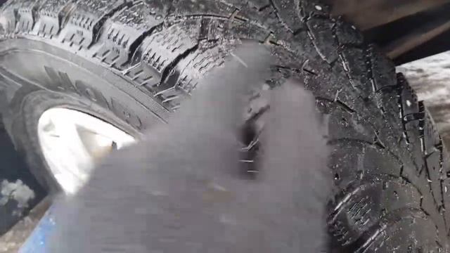 Почему бьет руль. Проверка резины на наличие шишек. Шиномонтаж смотреть онлайн