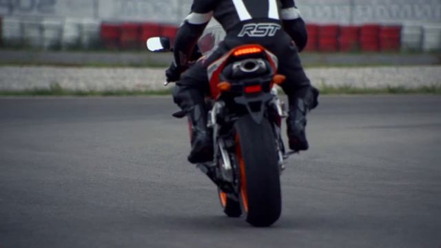 CBR600RR ProductFilm UK Master смотреть онлайн