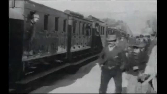 Перший фільм в історії “Прибуття потягу в Ла Сіота “ Брати Люм'єр смотреть онлайн