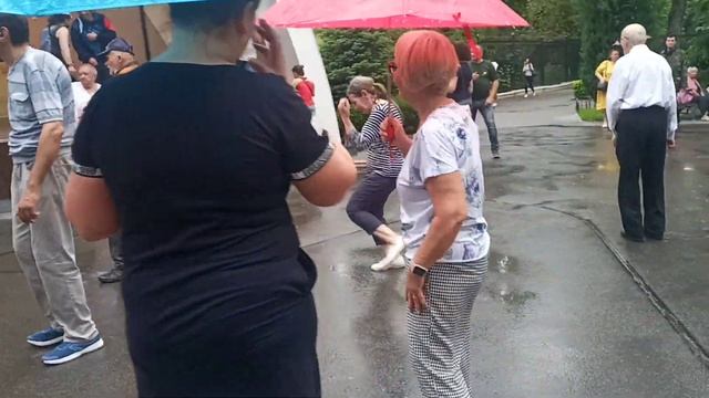 Как ты не крути, но мы не пара!!!??Танцы в парке Горького!!!??Харьков 2021 смотреть онлайн