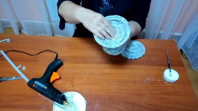 Конфетница из газетных трубочек своими руками смотреть онлайн