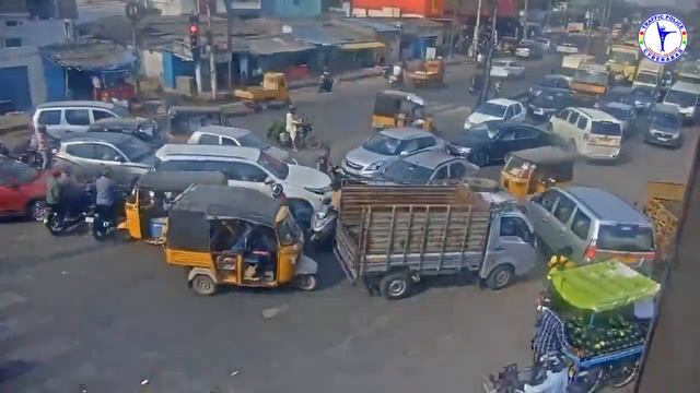 Дорожное движение в Индии. Ничего сложного смотреть онлайн
