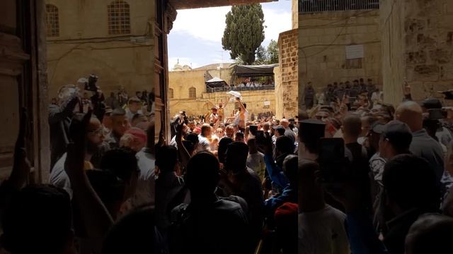 ВХОД АСИРИЙЦЕВ на ПАСХУ в Храм гроба Господня. Иерусалим смотреть онлайн
