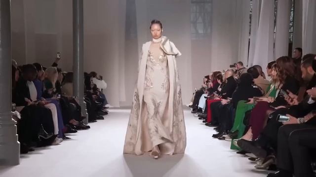 Elie Saab Haute Couture Мода в Париже весна лето 2023 / Стильная Одежда и аксессуары смотреть онлайн