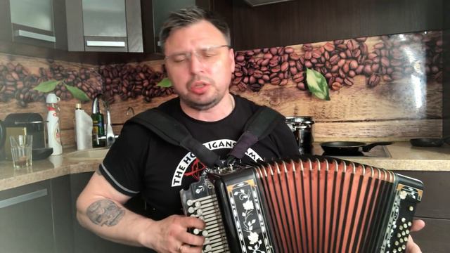 НА ПОБЫВКУ ЕДЕТ под гармонь Хорошилова!!!! смотреть онлайн