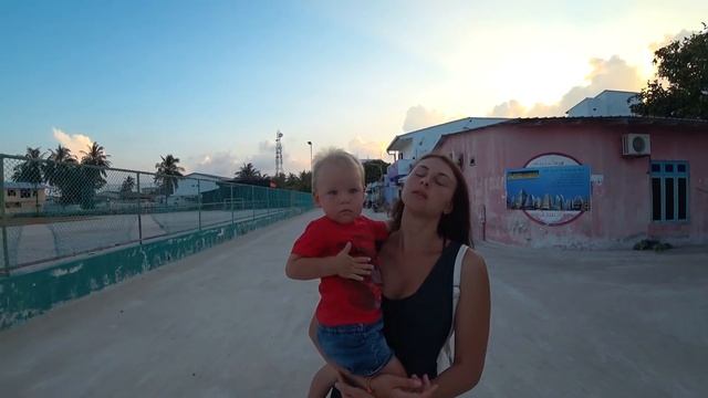 Мальдивы - это нужно увидеть. Плаваем с акулами. Морская прогулка по индийскому океану. смотреть онлайн