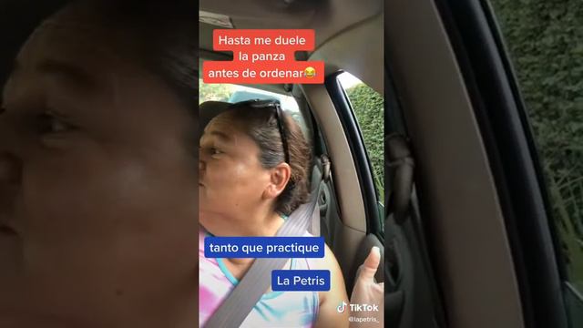 Mexican mom ordering at Starbucks. смотреть онлайн