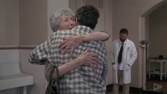 Он провёл во сне 30 лет своей жизни, но проснулся благодаря одному любопытному доктору смотреть онлайн