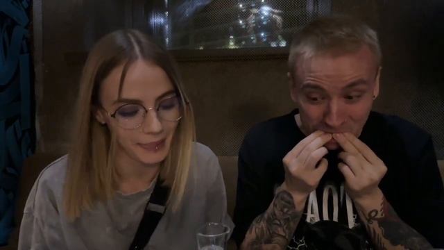 СОНЯ И АНДРЕЙ ПЬЮТ ШОТЫ В БАРЕ - RudySayuki, Follentass смотреть онлайн