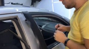 Клеим дверные рамки в пленку под завод на Toyota Corolla E150