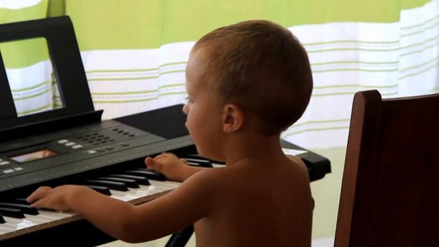 2015 09 03 ВЛАДИСЛАВ ИГРАЕТ НА СИНТЕЗАТОРЕ смотреть онлайн
