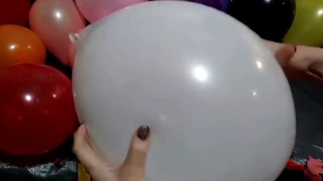 POPPING LOTS OF BALLOONS! смотреть онлайн