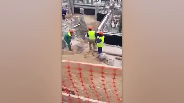 САМЫЕ НЕЛЕПЫЕ ОШИБКИ РАБОЧИХ, СНЯТЫЕ НА КАМЕРУ смотреть онлайн