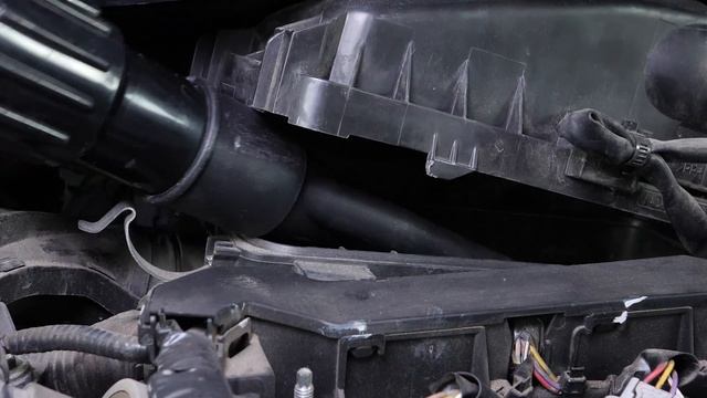 Wie Yaris 2 1.3 VVT-i Luftfilter wechseln ? смотреть онлайн