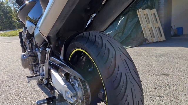Honda CB900F Hornet 2004 cold engine start and walkaround смотреть онлайн