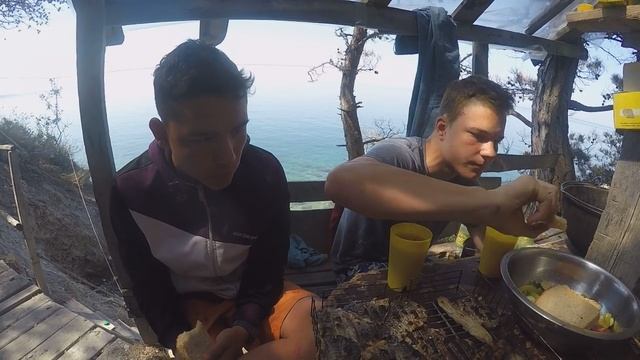 охапка дров и плов готов