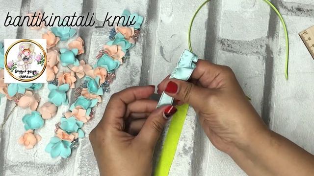 Нежный ободок из фоамирана и бисера смотреть онлайн