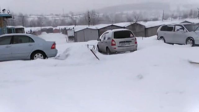 Вторые сутки буранит в Новокузнецке смотреть онлайн