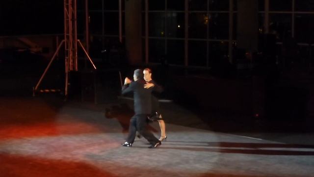Milongadeltoberin - Carlos y Martha - Milonga Distrital 2013 - La Cumparsita - U Javeriana смотреть онлайн