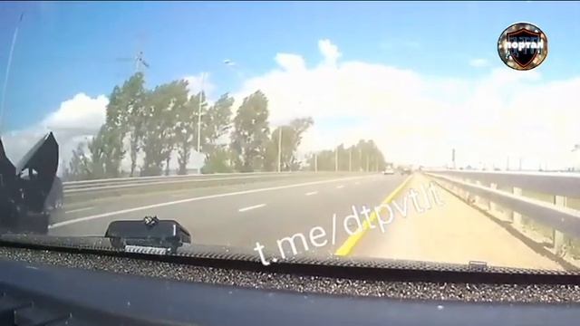 Mitsubishi и Nissan столкнулись возле Жигулевской ГЭС в Самарской области смотреть онлайн