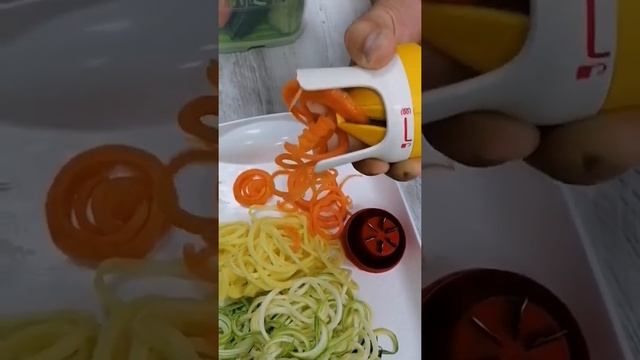 Спиралайзер от Tupperware поможет быстро приготовить спагетти из овощей #Tupperwarе смотреть онлайн