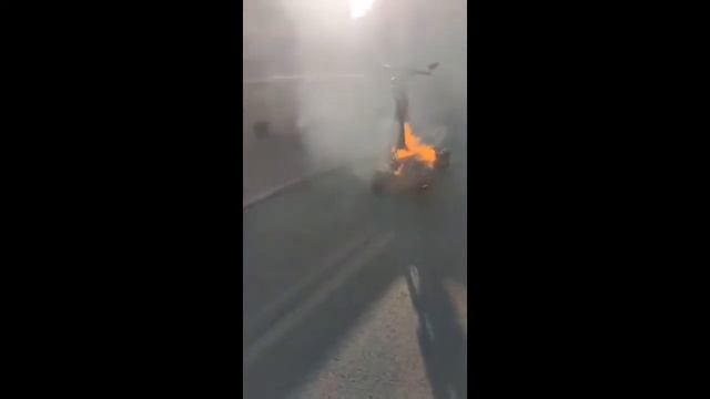 как горит электросамокат смотреть онлайн