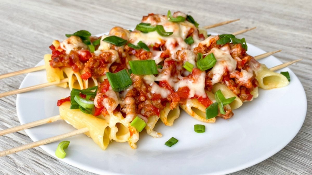 Вам понравится этот рецепт! Вкусно и быстро. Приготовьте, когда есть макароны и фарш