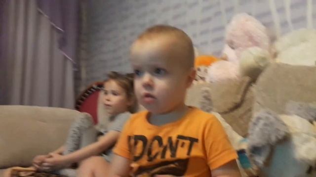 Ребенок расстроился, что мамонтёнок потерял маму! смотреть онлайн