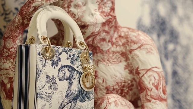 DIOR ZUM 2018 / Диор - корнер года. смотреть онлайн