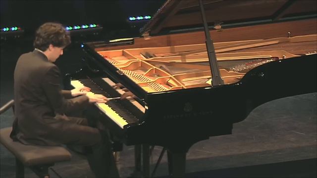 Ingmar Lazar plays Oiseaux tristes (Miroirs) смотреть онлайн