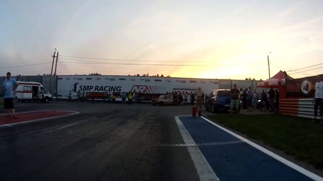 Honda CBR1100XX VS Kawasaki ZZR1400/ZX14 (Drag Strip)