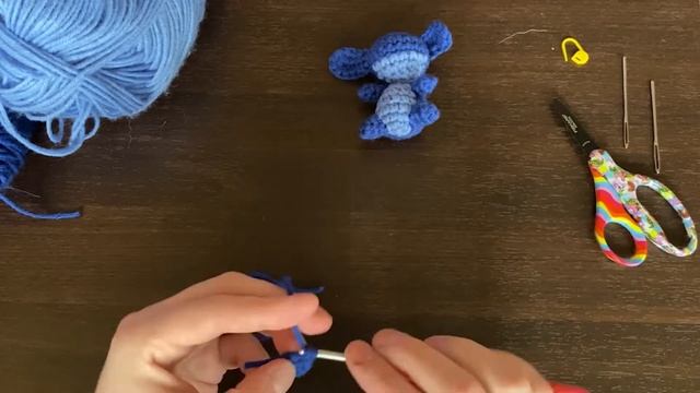 I make my favorite Disney character! [Amigurumi Stitch Keychain] смотреть онлайн