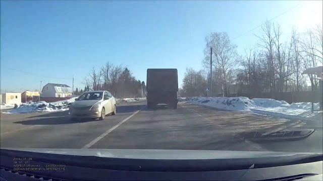 Самосвалы на стройке М11 нарушают ПДД смотреть онлайн