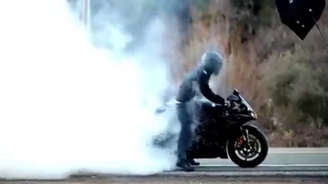 Мотоцикл Ямаха Р1 YAMAHA R1 видео обзор смотреть онлайн