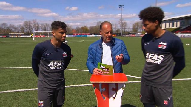 Owen Wijndal maakt Calvin Stengs in?😱 | Ik weet het beter met AZ spelers | Zappsport смотреть онлайн